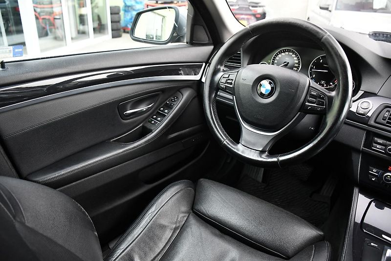 BMW Řada 5 530d xDrive ČR 2xKOLA - fotka 22 z 47
