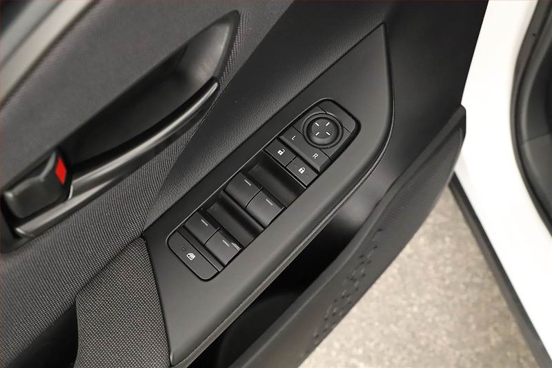 Toyota C-HR (2025) 1.8 Hybrid - fotka 19 z 19