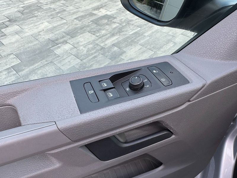 Volkswagen Transporter (2022) LR 2.0 TDI 103kW 4Motion - fotka 33 z 34