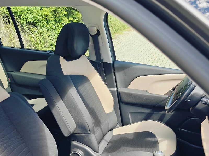Citroën C4 Picasso (2014) 1,6 e-HDI 85 kW Intensive - fotka 21 z 48