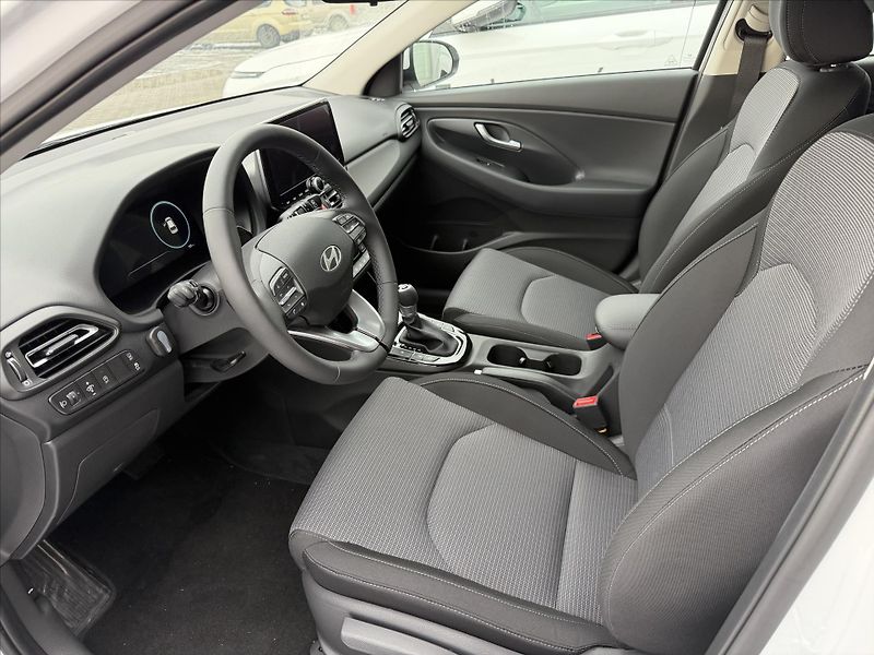 Hyundai i30 1,6 T-GDI DCT  GO CZECH - fotka 9 z 12