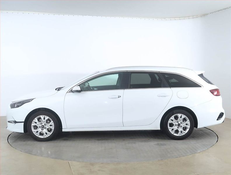 Kia Ceed (2022) Gold 1.6 CRDi MHEV, Serv.kniha - fotka 3 z 17