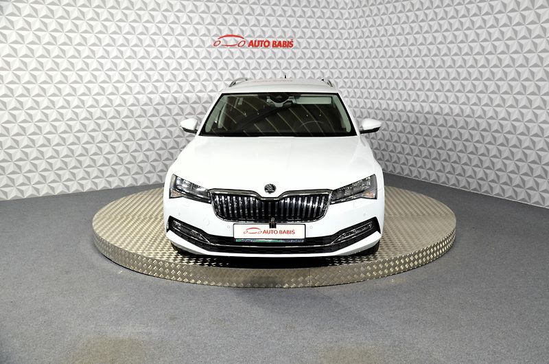 Škoda Superb (2022) 2.0TDI 110 Style kombi - fotka 2 z 23