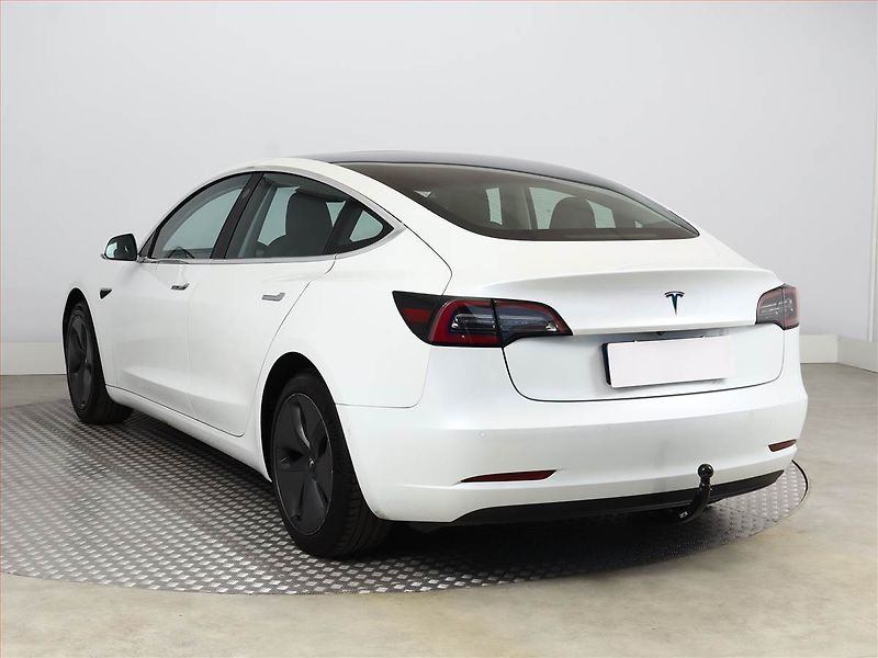 Tesla Model 3 (2019) Std Range Plus 52kWh, SoH 82% - fotka 4 z 18