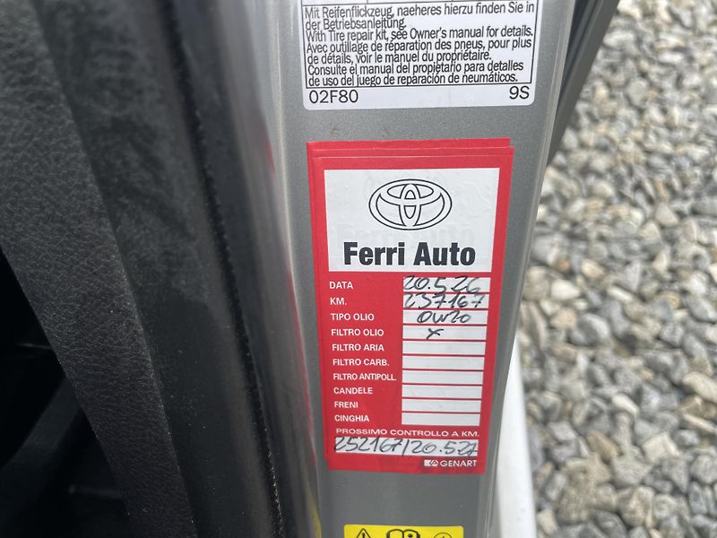 Toyota Auris 1.8i 16v HYBRID AUT SERVIS TOP - fotka 94 z 172