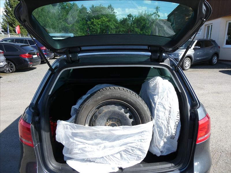 Volkswagen Passat 2,0 TDi 103kW 4MOTION,serviska - fotka 10 z 39