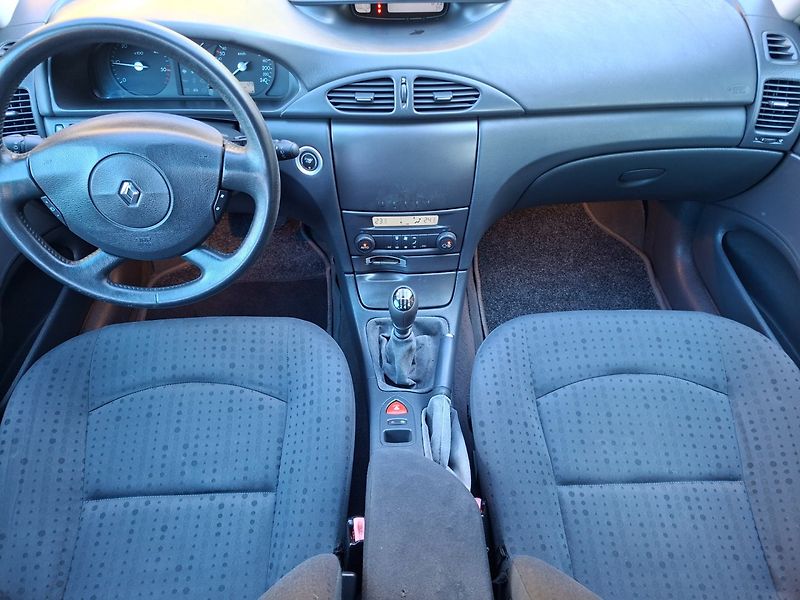 Renault Laguna (2004) 1.9dCi 79kW - fotka 9 z 28
