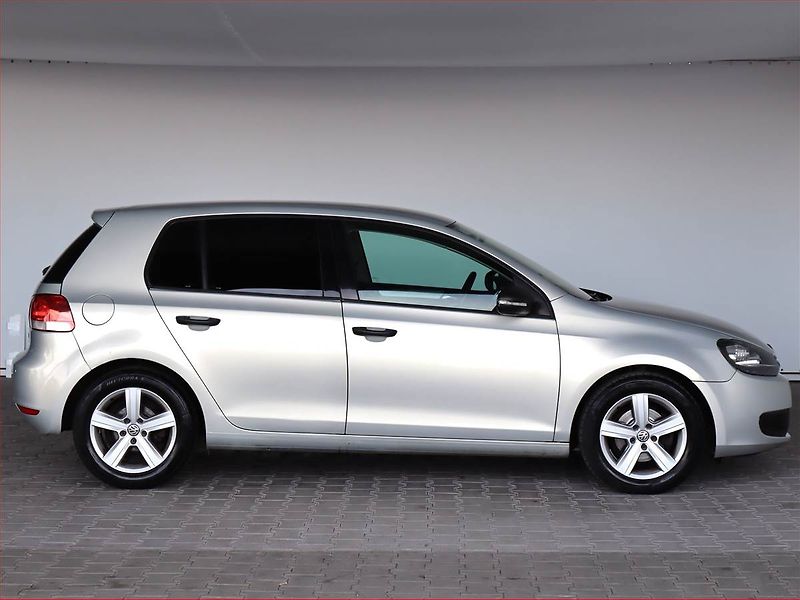 Volkswagen Golf (2011) 1.6 TDI, Automat, Tempomat - fotka 6 z 16