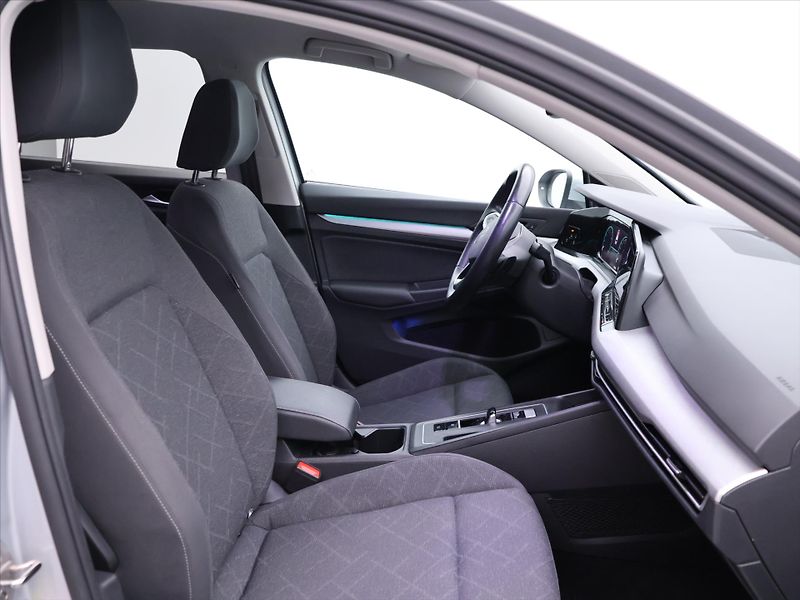 Volkswagen Golf 1,5 TSI 110kW DSG CZ 1.Maj DPH - fotka 13 z 36