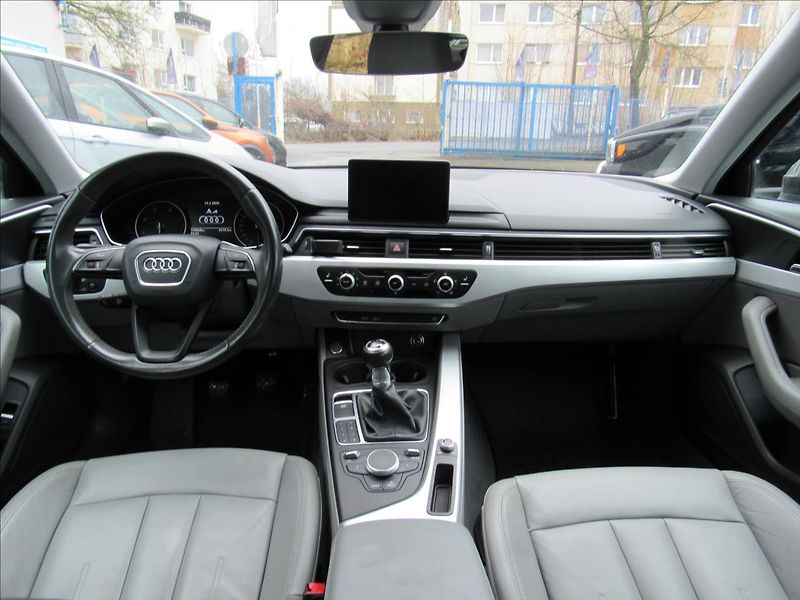 Audi A4 2,0 TDI 110kW Sedan - fotka 11 z 34