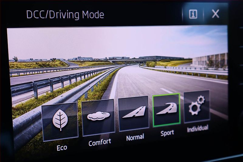 Škoda Superb (2020) Laurin&Klement 2.0 TDI - fotka 21 z 34