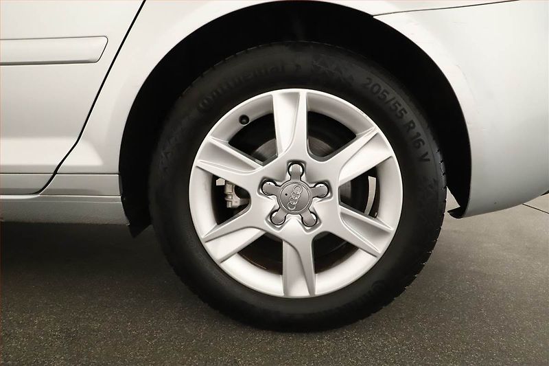 Audi A3 (2013) 1.6 TDI, Bi-Xenony, Tempomat - fotka 11 z 14