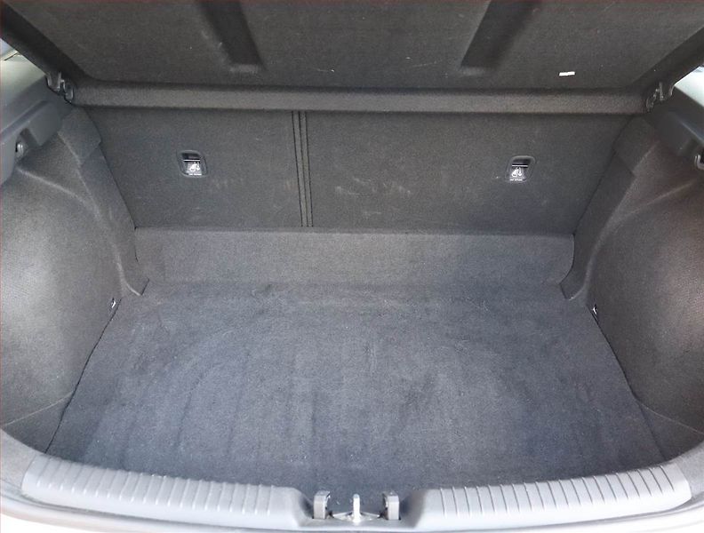 Hyundai i30 (2017) 1.0 T-GDI, Tempomat - fotka 14 z 21