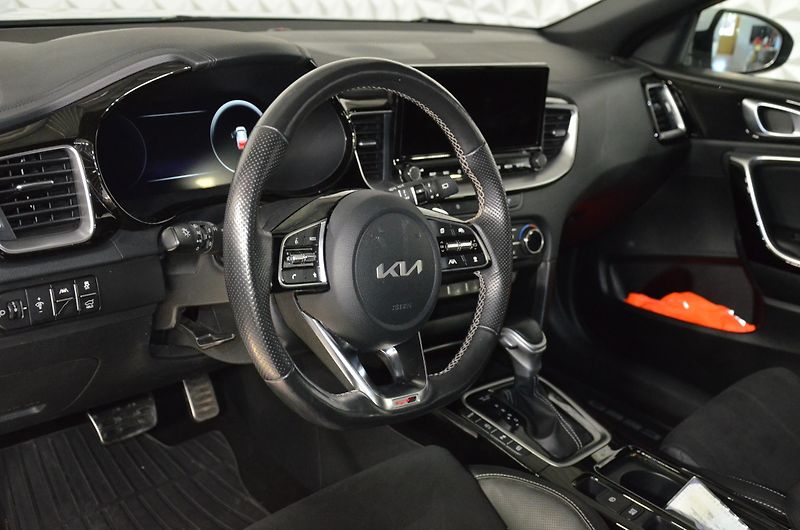Kia Ceed (2023) SW 1.5TGDI 118 GT Line AT - fotka 11 z 15