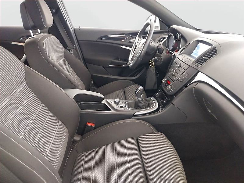 Opel Insignia (2012) 2.0 BiTurbo CDTI, Serv.kniha - fotka 9 z 21