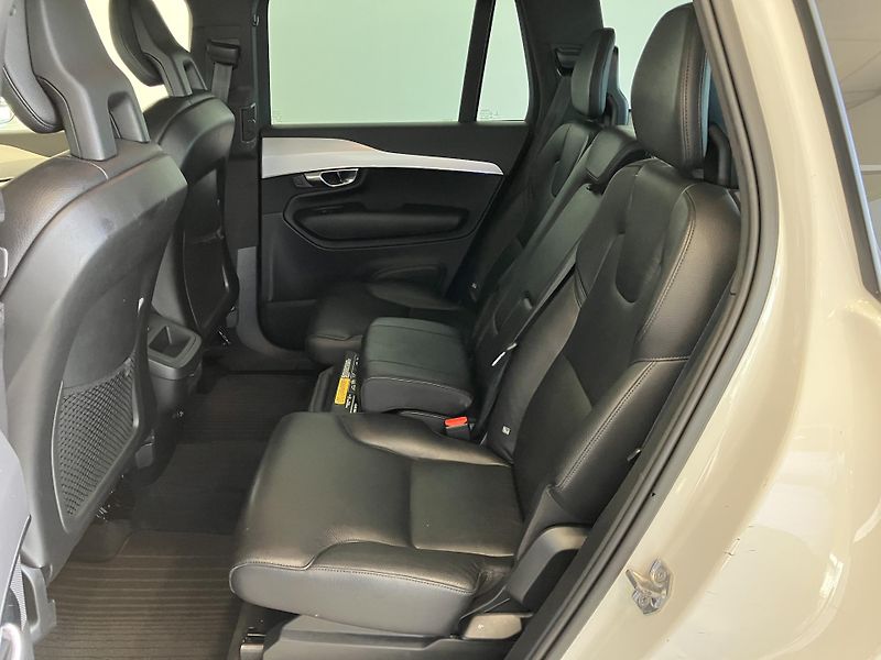 Volvo XC90 D5 AWD Momentum AT8, ČR - fotka 15 z 50