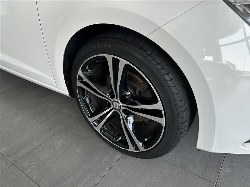 Seat Leon 1,4   TSI FR,92KW,SERVISKA - fotka 28 z 28