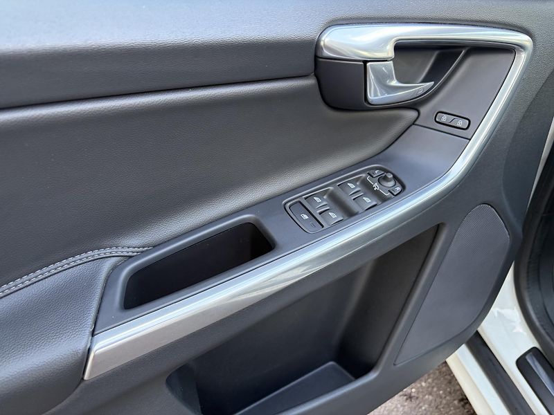 Volvo XC60 (2016) 2.0 D3 110kW AT8/152tkm/SERVIS - fotka 14 z 31
