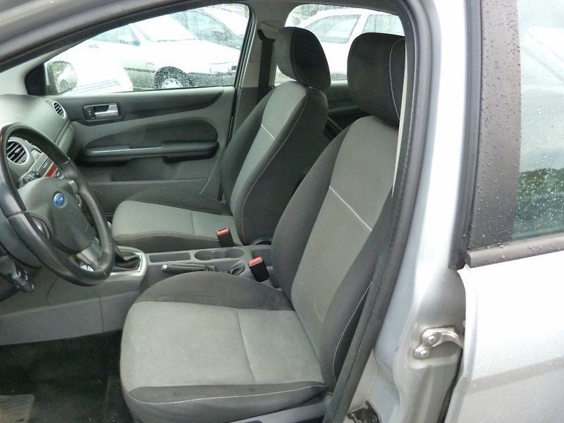 Ford Focus 1.6 16v - fotka 8 z 18