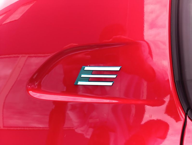 Peugeot 208 (2026) ALLURE Elektro 115 kW / 156 k - fotka 10 z 28