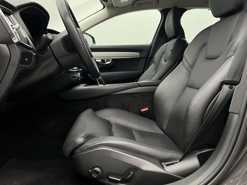 Volvo V90 B4 BRIGHT PLUS CZ 1. maj. - fotka 3 z 48