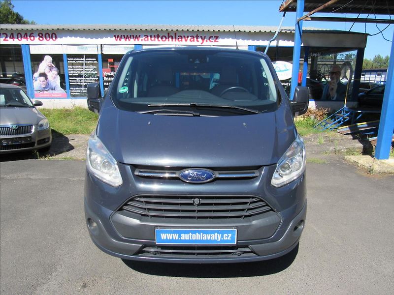 Ford Tourneo Custom 2,2 TDCi 114kW 9 míst - fotka 2 z 36