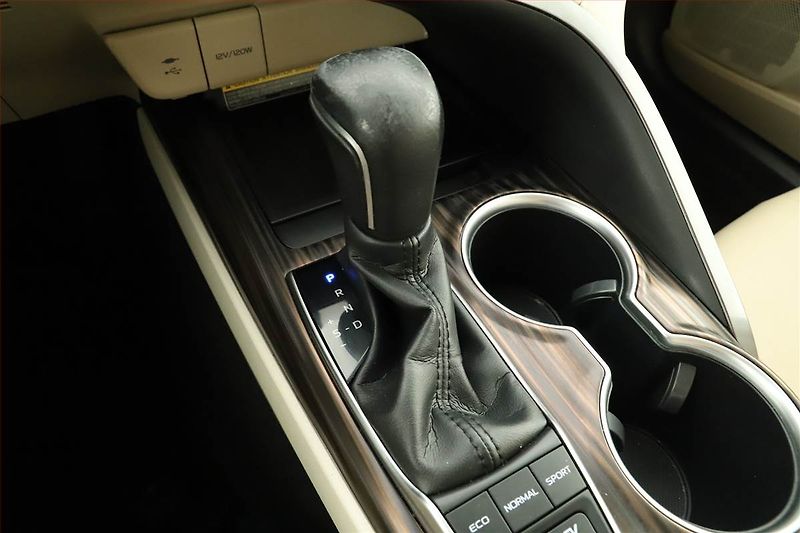 Toyota Camry (2020) 2.5 Hybrid - fotka 13 z 17