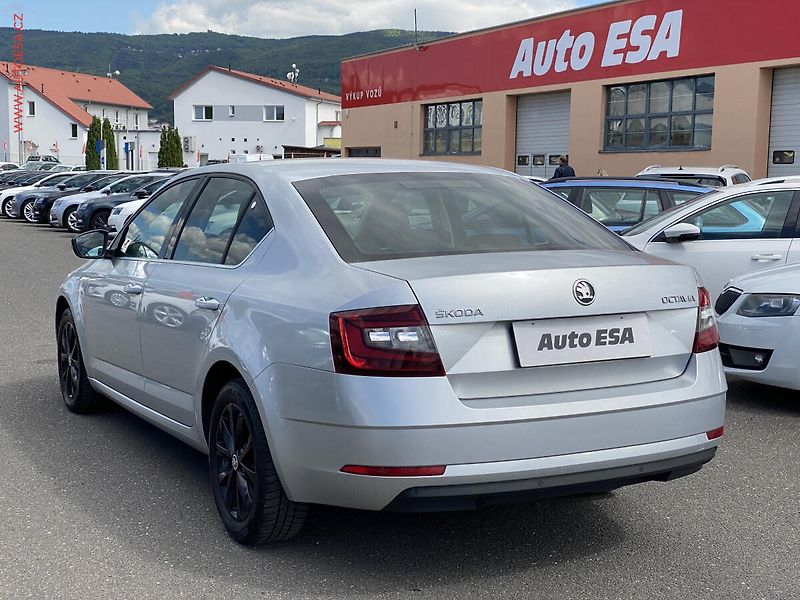 Škoda Octavia (2017) 1.6 TDi, ČR, Style, LED - fotka 6 z 16