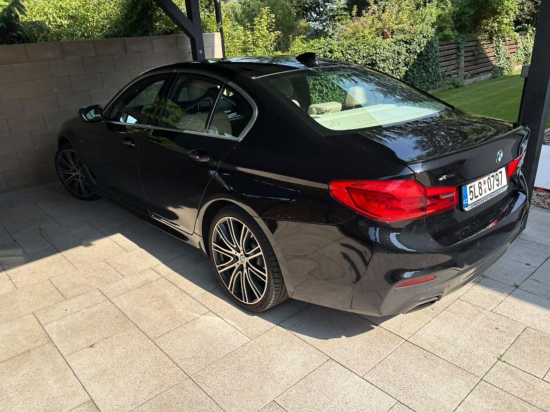 BMW Řada 5 (2019) 540i Xdrive Mpaket - fotka 3 z 12