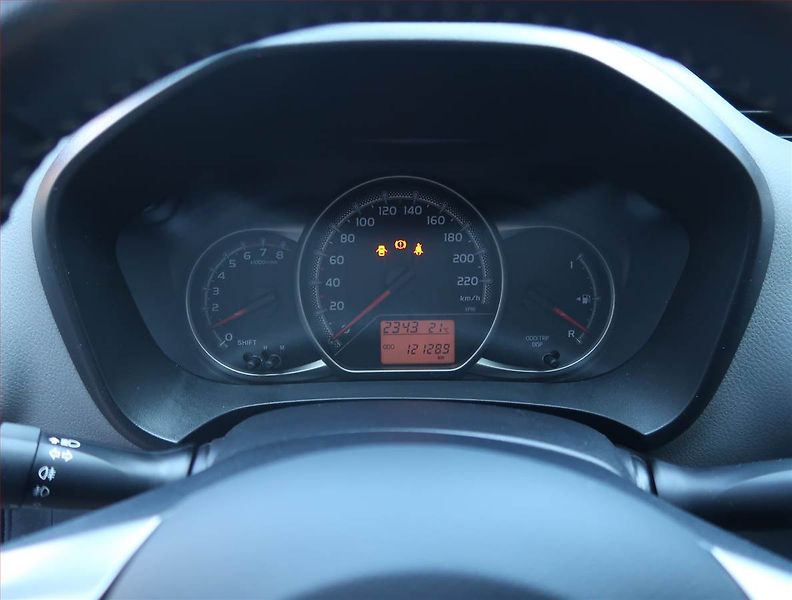 Toyota Yaris (2017) 1.0 VVT-i - fotka 11 z 16