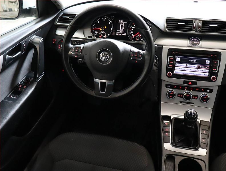 Volkswagen Passat (2013) 1.6 TDI, Serv.kniha, Tempomat - fotka 7 z 20
