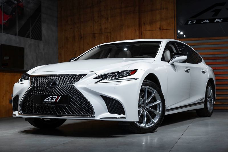 Lexus LS 500 H - fotka 3 z 30