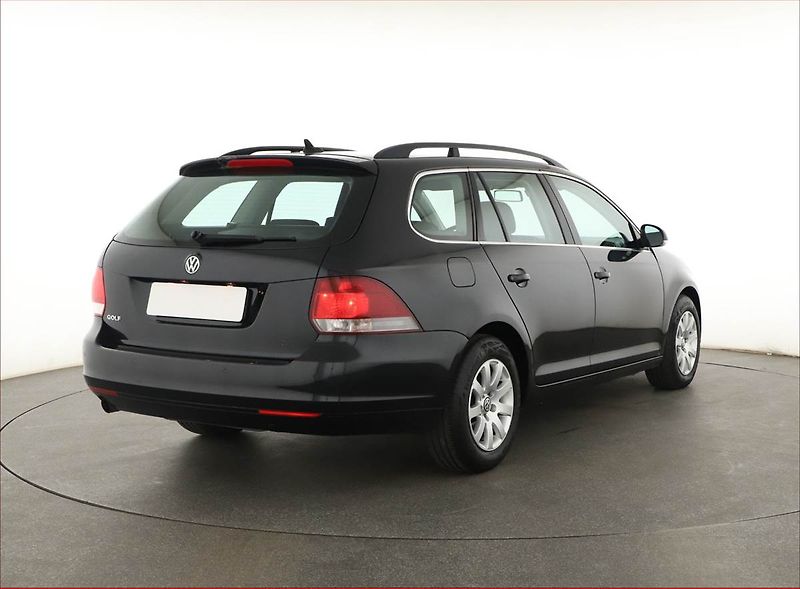 Volkswagen Golf (2010) 1.6 TDI, po STK, servisované - fotka 5 z 13