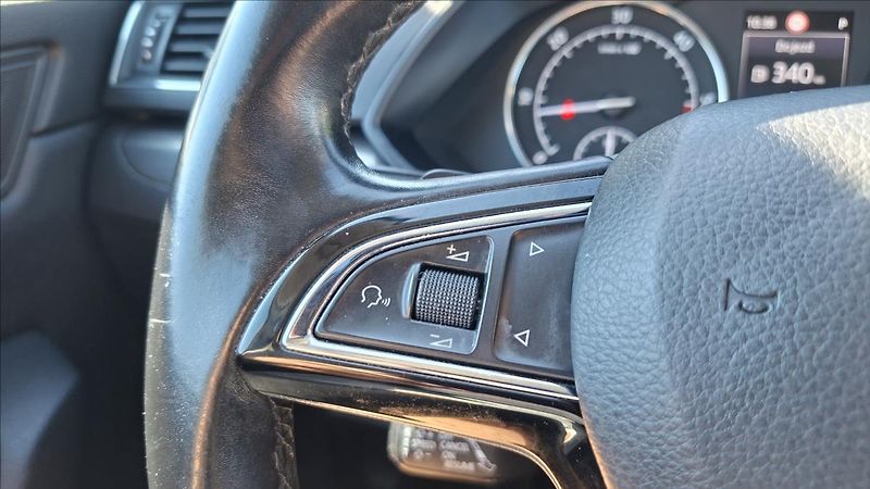 Škoda Superb 1,6 TDi 88 Kw Style DSG DPH - fotka 13 z 32