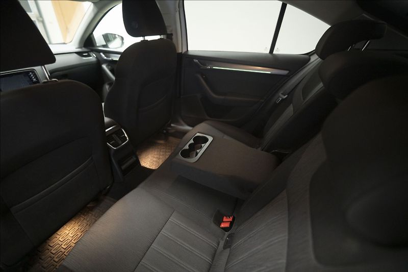 Škoda Octavia 2,0 TDI NAVI KEYLESS VÝHŘEV ČR - fotka 16 z 41