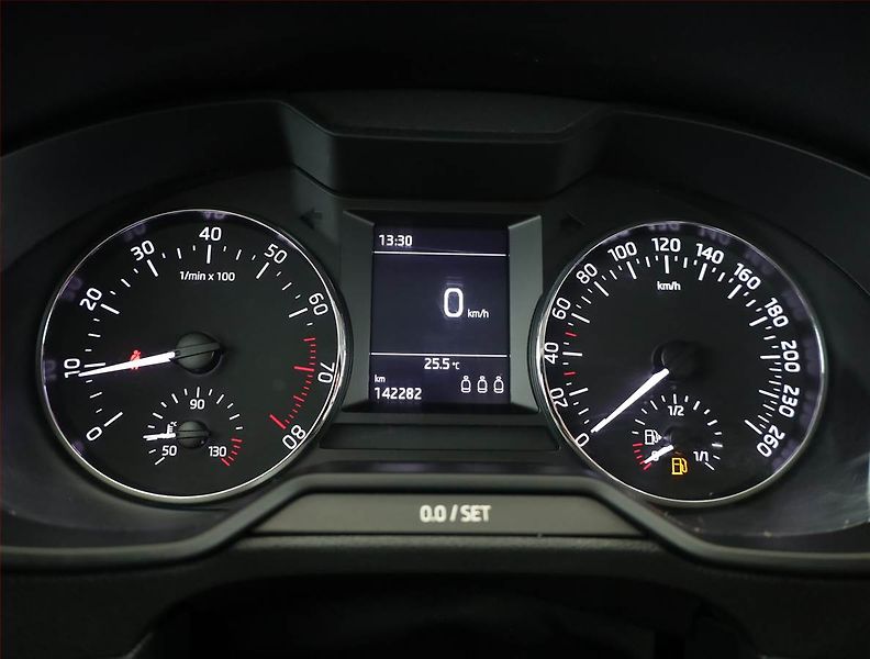 Škoda Octavia (2016) 1.8 TSI, Tempomat - fotka 9 z 16