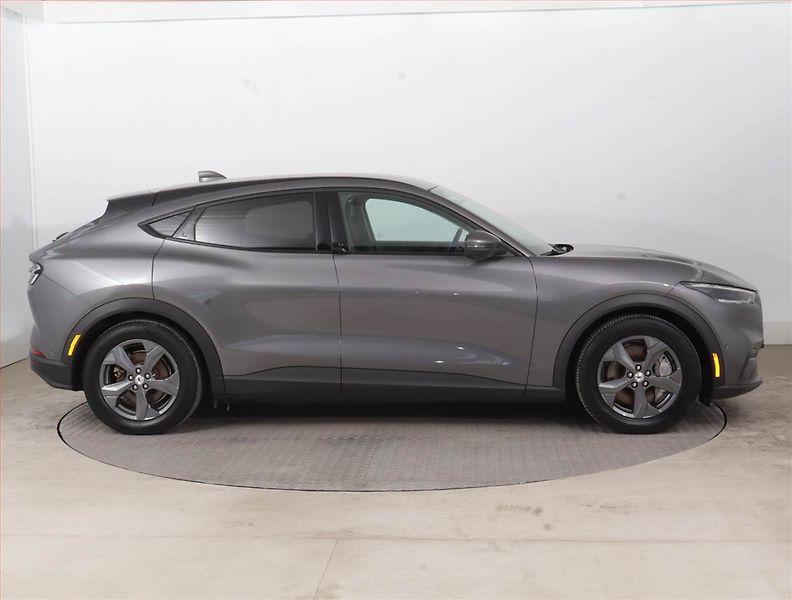 Ford Mustang Mach-E (2021) Standard Range RWD, SoH 95% - fotka 6 z 18