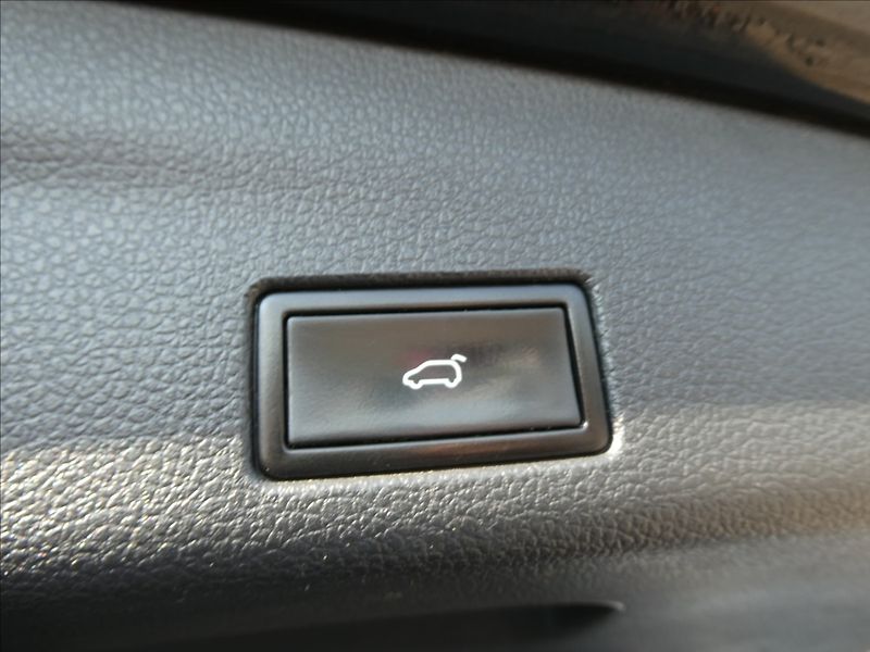 Volkswagen Sharan 2,0 TDi DSG STYLE serviska - fotka 20 z 48