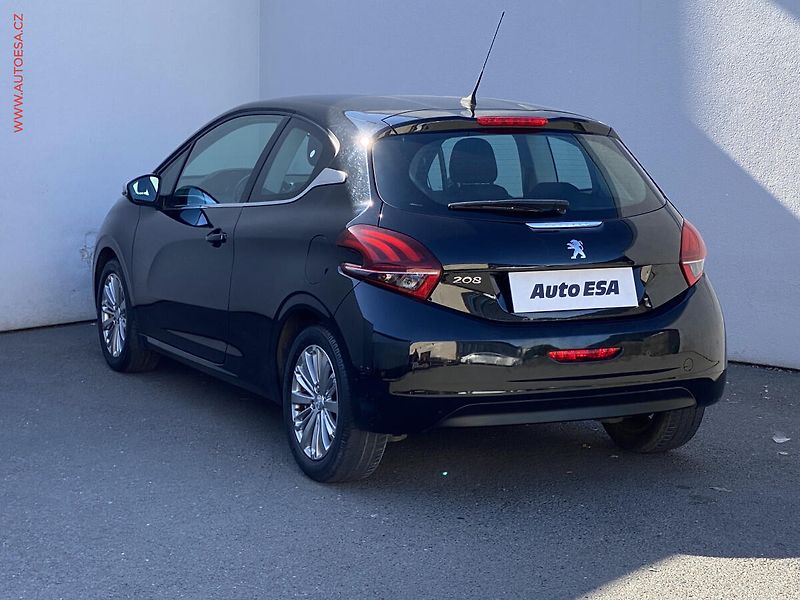 Peugeot 208 (2018) 1.2PT, Allure, navi - fotka 6 z 17