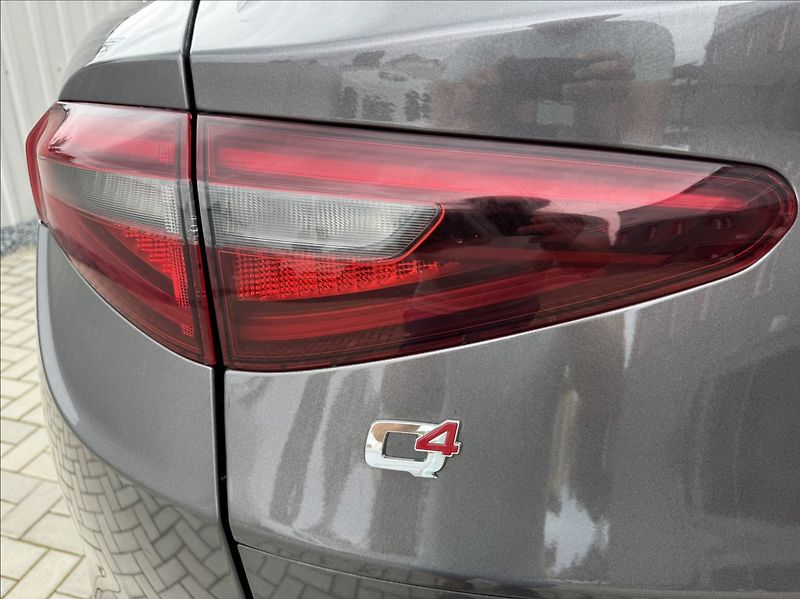 Alfa Romeo Stelvio 2,0 T 206kW Q4 AT8 ZF 4X4 - fotka 15 z 50