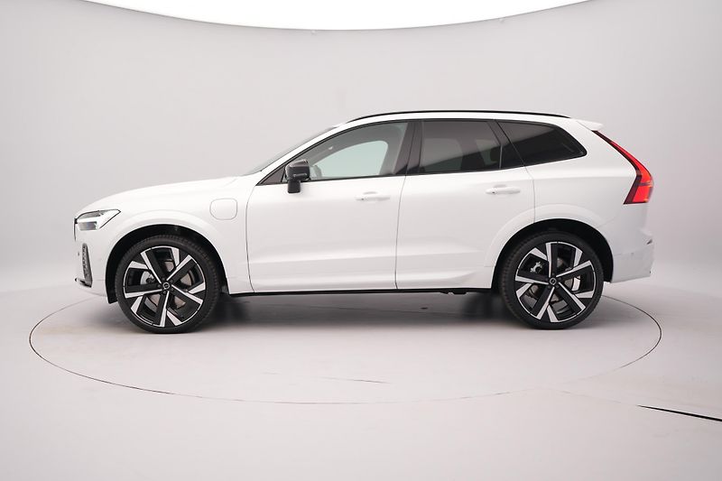 Volvo XC60 (2025) T8 AWD AUT ULTRA BLACK EDITON - fotka 9 z 23