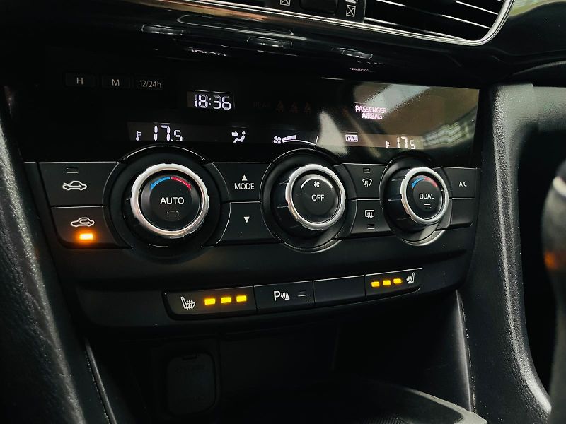 Mazda 6 2.0i MANUÁL SENZORY SERVISKA - fotka 34 z 45