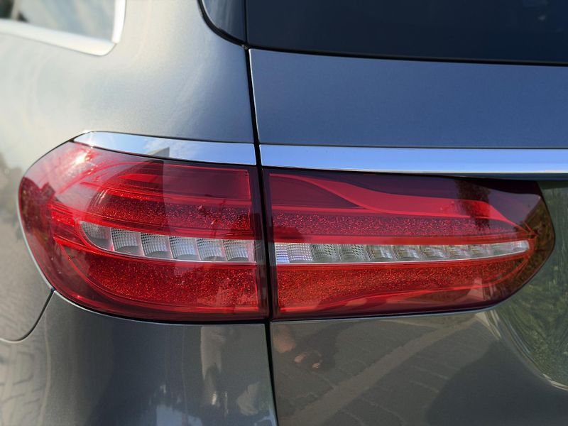 Mercedes-Benz Třídy E 220d 143 kw/AMG line - fotka 10 z 23