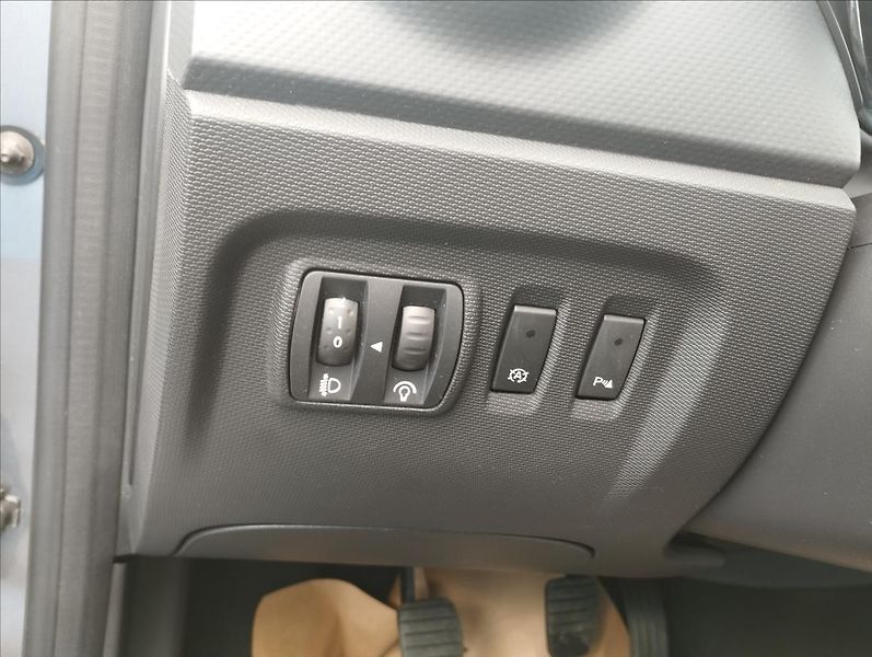 Renault Captur 1,5 DCi 66KW NAVI,DIGI KLIMA - fotka 15 z 20