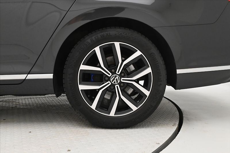 Volkswagen Passat 1,4 GTE 160 kW DSG Business Zá - fotka 32 z 32