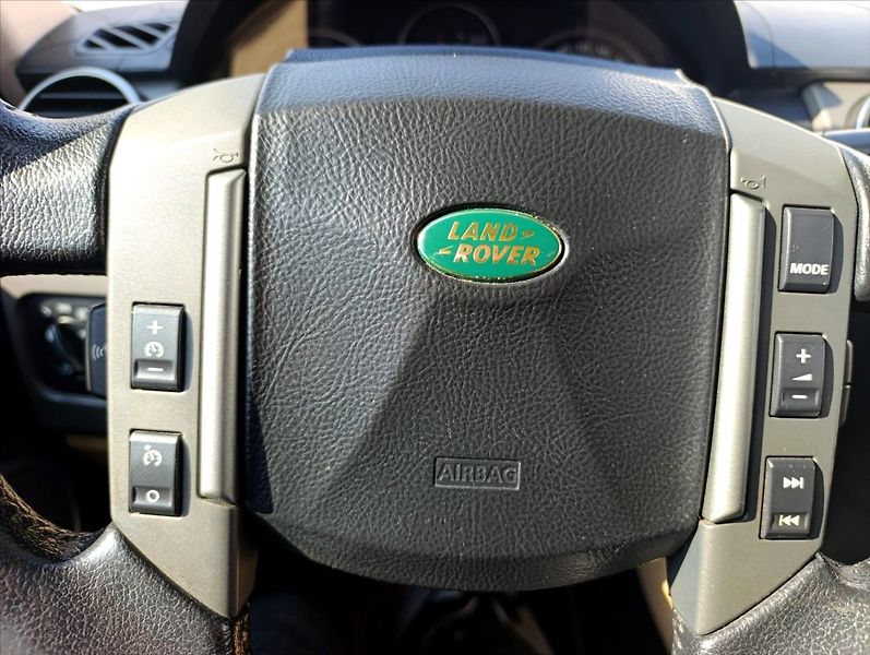 Land Rover Discovery 2,7 TDV6 HSE 4x4 Kůže Xenon - fotka 27 z 41