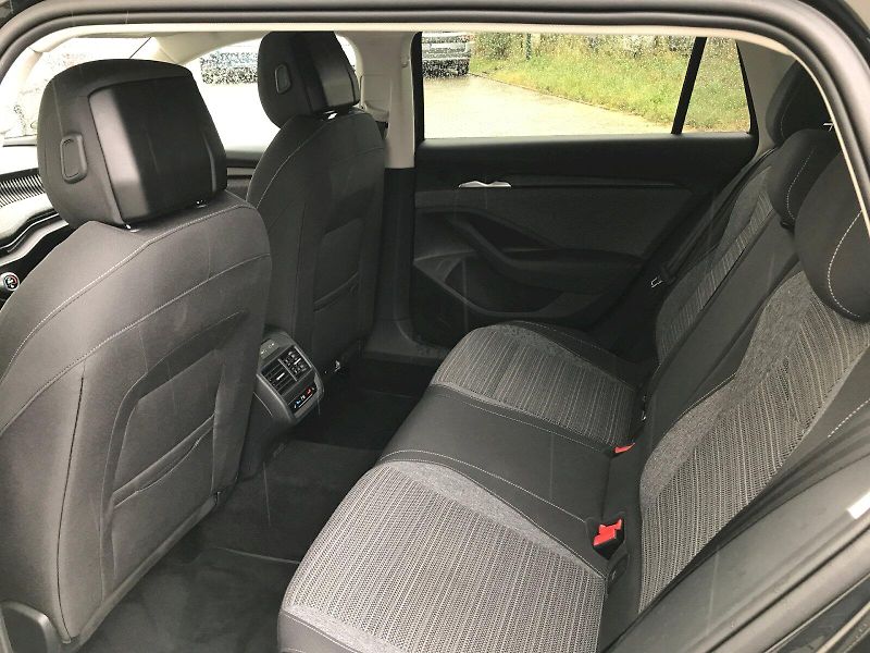 Škoda Superb (2025) COMBI SELEC TD 110/2.0 A7F - fotka 19 z 29