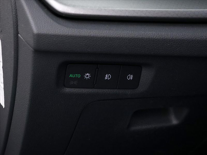 Škoda Octavia 2,0 TDI 110kW CZ 1.Maj DPH LED - fotka 14 z 27