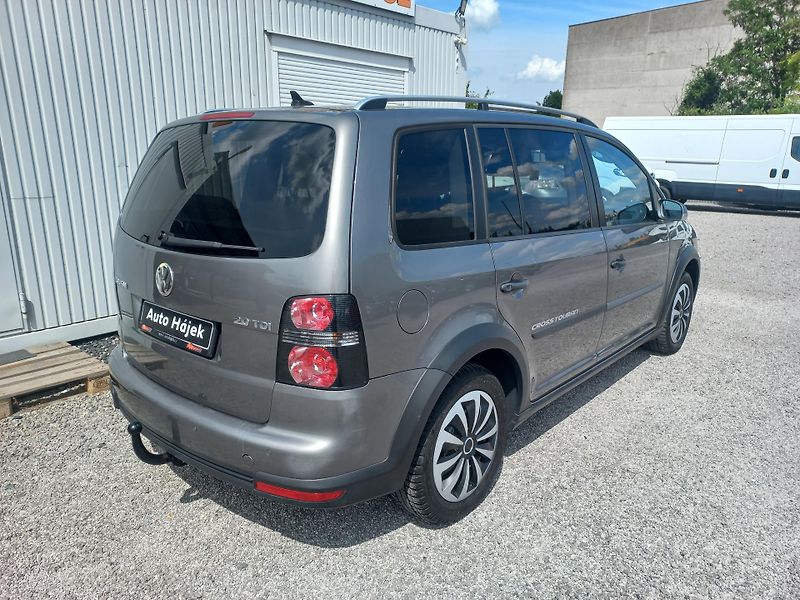 Volkswagen Touran (2008) Cross 2.0TDi 103kW DSG 7-míst - fotka 8 z 18