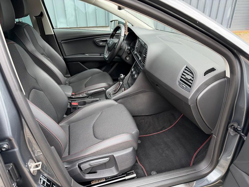 Seat Leon FR 2.0TDI LED 1.majitel - fotka 20 z 23